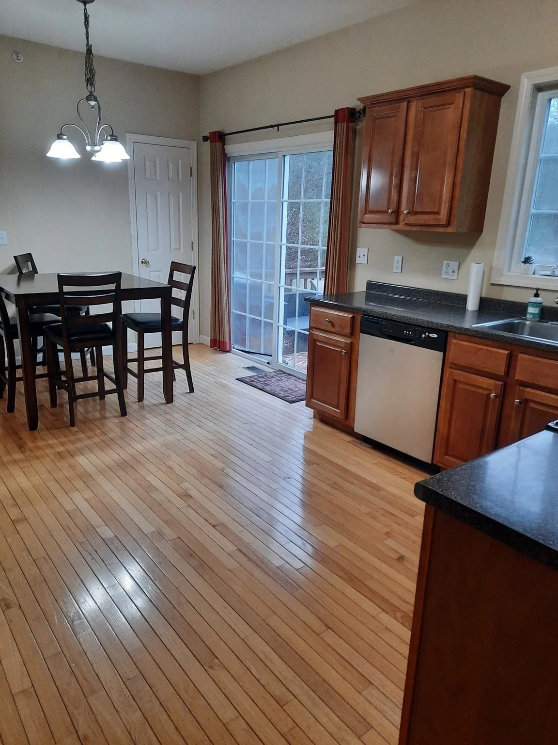 2 bed, 1 bath apartment for rent at 7 Jaclyn Ln Unit 7, Pembroke — photo 2 of 10