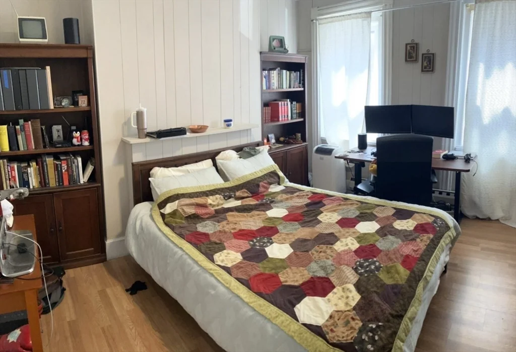 2 bed, 1 bath apartment for rent at 7 Johnny Ct Unit 1, Chinatown — photo 3 of 8