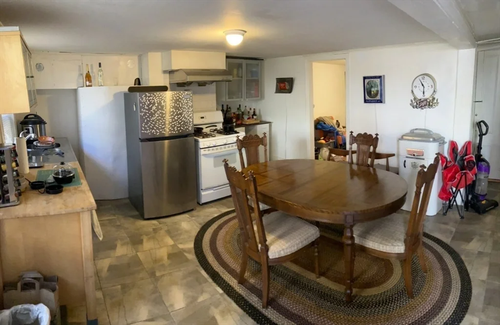 2 bed, 1 bath apartment for rent at 7 Johnny Ct Unit 1, Chinatown — photo 5 of 8
