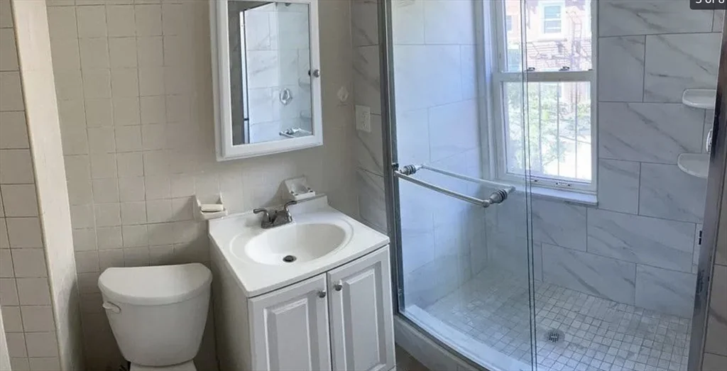 3 bed, 1 bath apartment for rent at 7 Johnny Ct Unit 2, Chinatown — photo 3 of 5