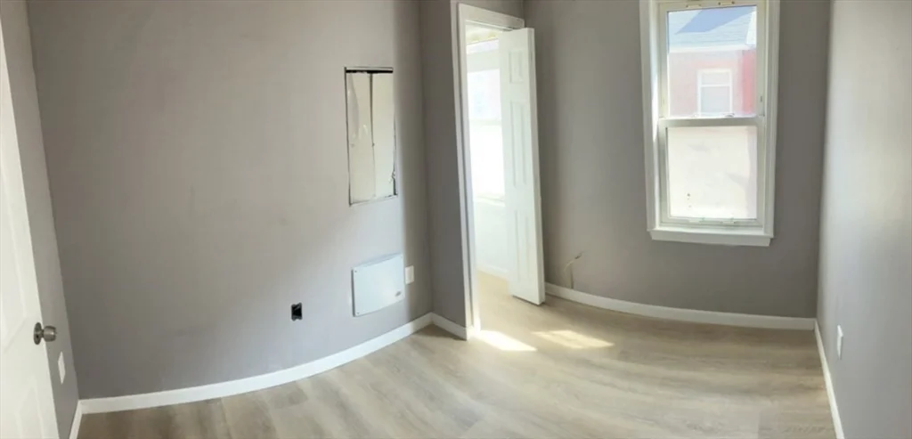 3 bed, 1 bath apartment for rent at 7 Johnny Ct Unit 2, Chinatown — photo 4 of 8