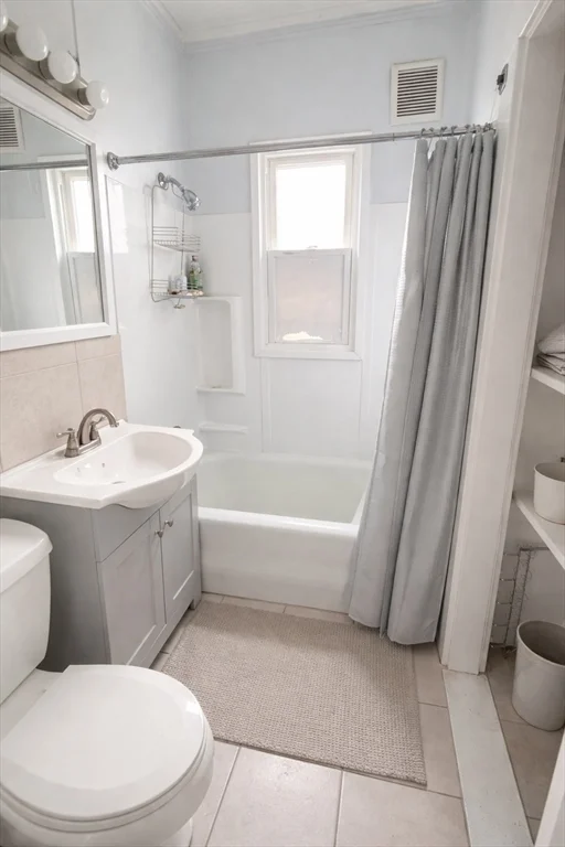 3 bed, 1 bath apartment for rent at 7 Judson St Unit 1, Beverly — photo 9 of 11
