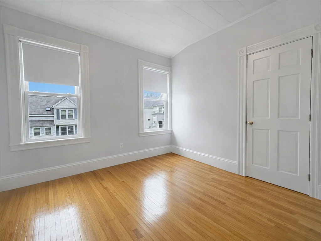 3 bed, 1 bath apartment for rent at 7 Judson St Unit 1, Beverly — photo 4 of 11