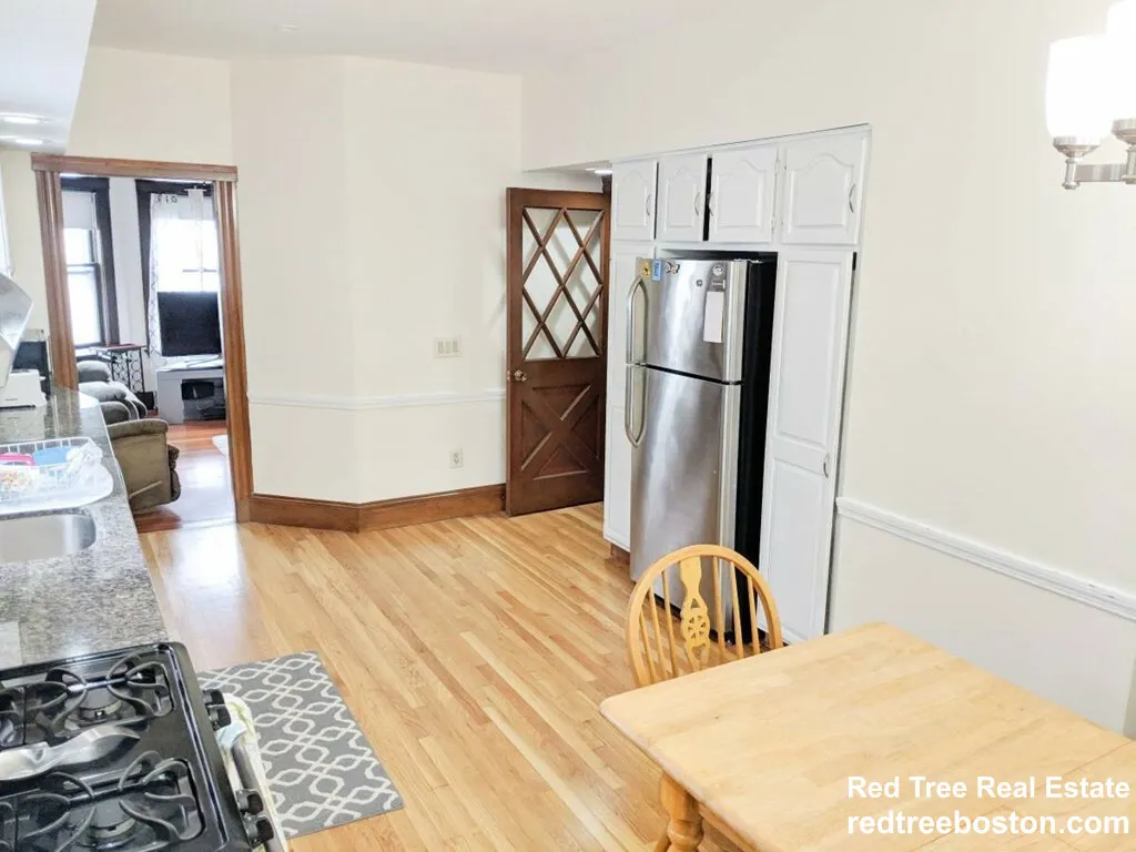 5 bed, 2 bath apartment for rent at 7 Justin Rd Unit 1, Brighton — photo 3 of 15