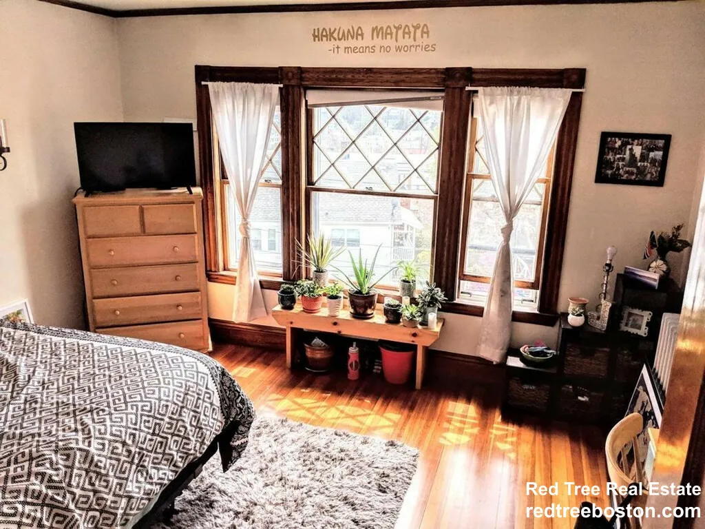 5 bed, 2 bath apartment for rent at 7 Justin Rd Unit 1, Brighton — photo 7 of 15