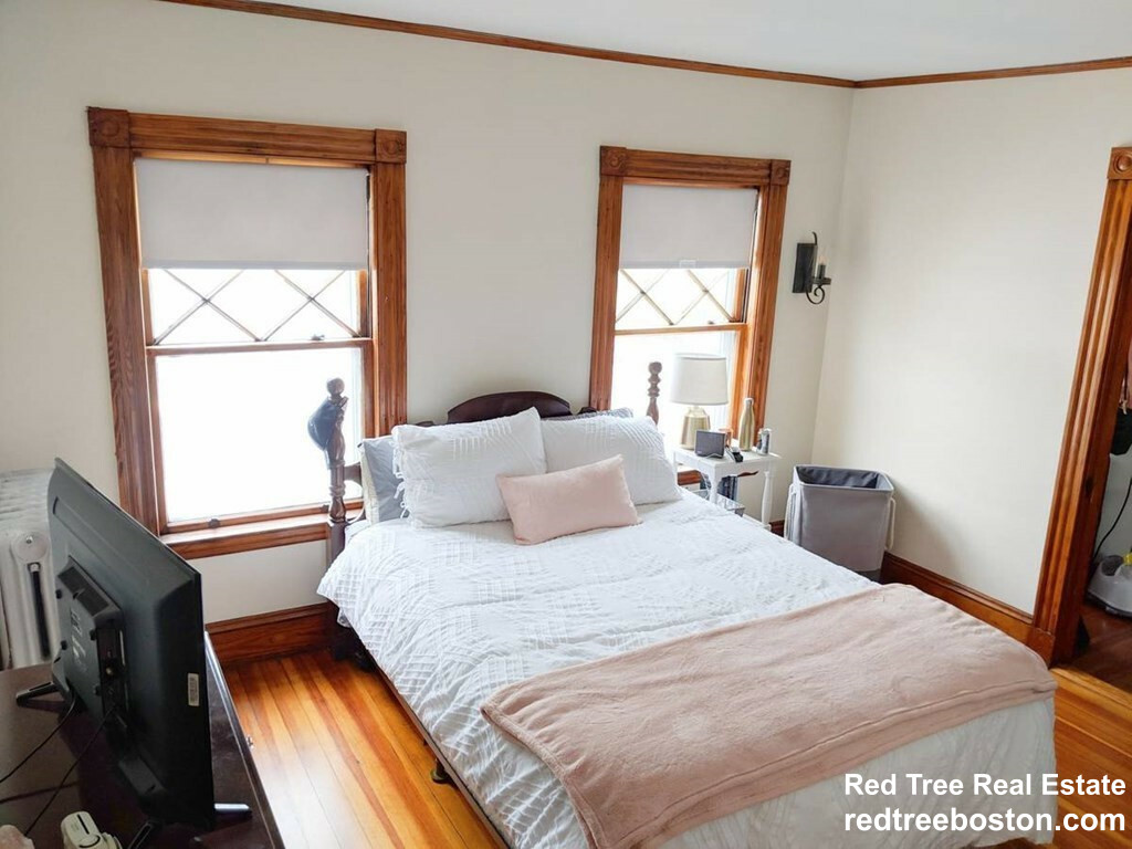 5 bed, 2 bath apartment for rent at 7 Justin Rd Unit 2, Brighton — photo 9 of 15