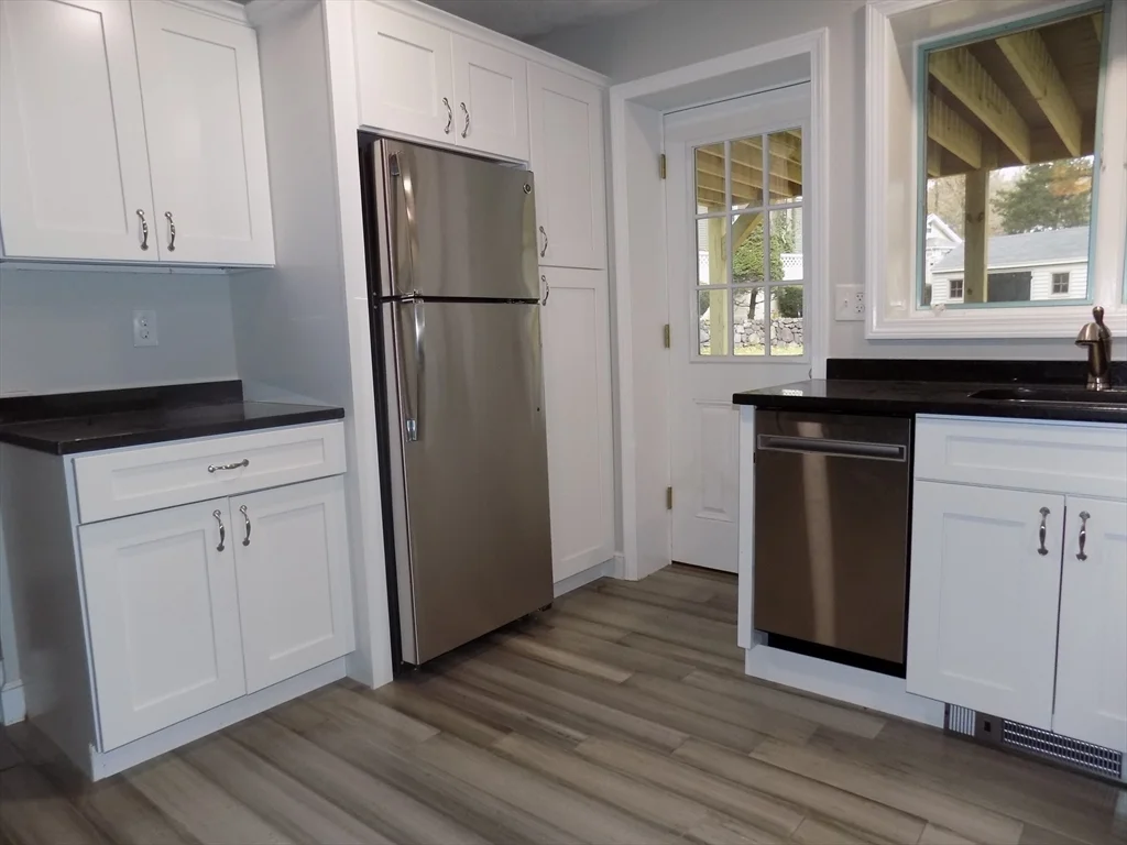 1 bed, 1 bath apartment for rent at 7 Kennedy Dr Unit B, Saugus — photo 5 of 13