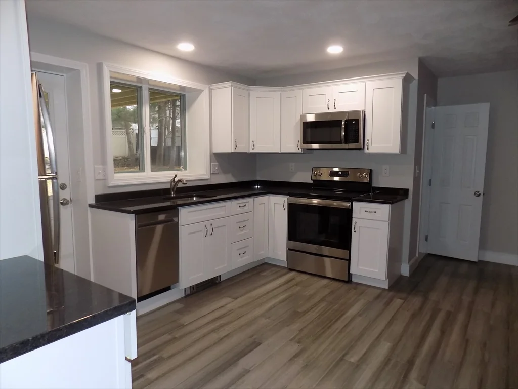 1 bed, 1 bath apartment for rent at 7 Kennedy Dr Unit B, Saugus — photo 1 of 13