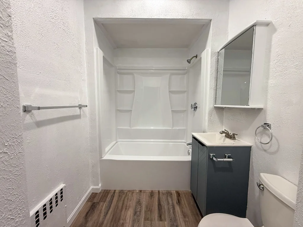 3 bed, 1 bath apartment for rent at 7 Lambert St Unit 7, Medford — photo 11 of 13