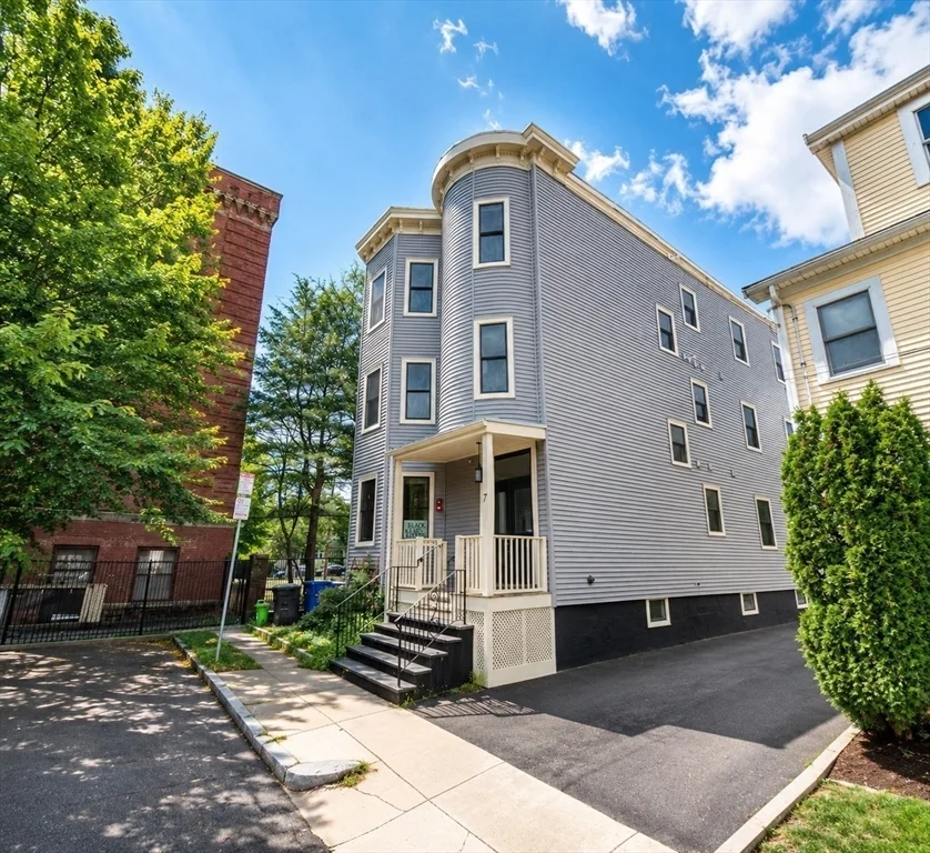 3 bed, 2 bath apartment for rent at 7 Langford Park Unit 2, Roxbury — photo 20 of 22