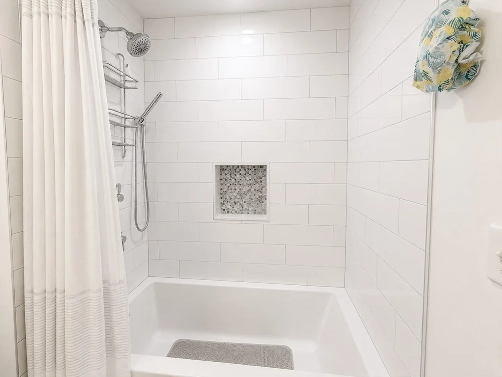 3 bed, 2 bath apartment for rent at 7 Langford Park Unit 2, Roxbury — photo 12 of 22