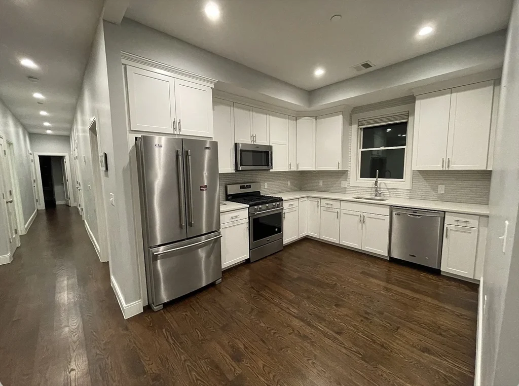 3 bed, 2 bath apartment for rent at 7 Langford Park Unit 2, Roxbury — photo 2 of 22