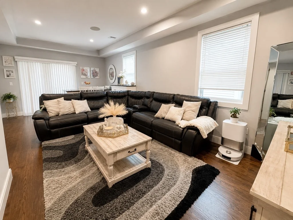 3 bed, 2 bath apartment for rent at 7 Langford Park Unit 2, Roxbury — photo 4 of 22