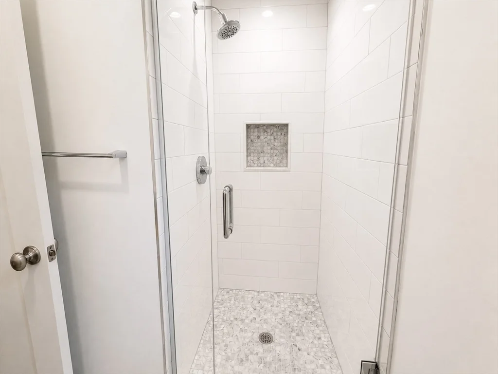 3 bed, 2 bath apartment for rent at 7 Langford Park Unit 2, Roxbury — photo 10 of 22