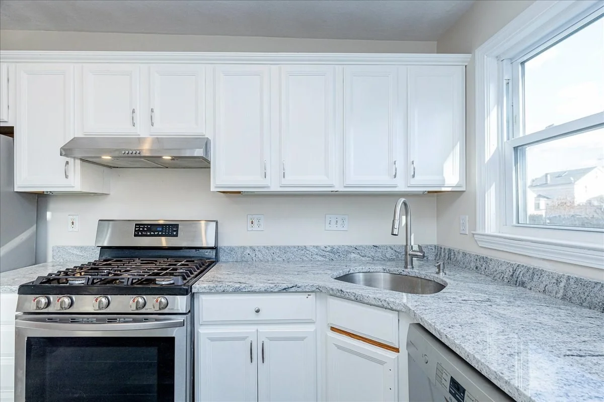 3 bed, 1 bath apartment for rent at 7 Lapham St Unit 7, Glenwood — photo 13 of 35