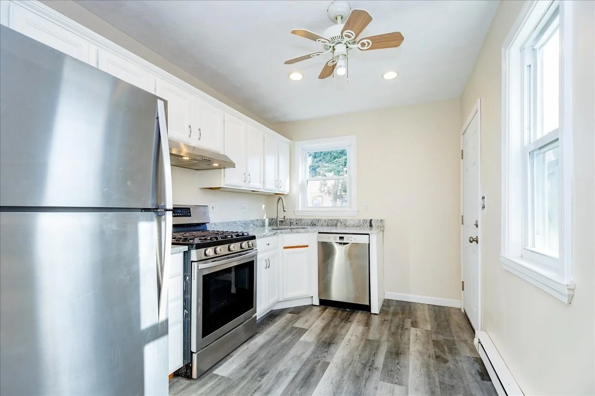 3 bed, 1 bath apartment for rent at 7 Lapham St Unit 7, Glenwood — photo 12 of 35