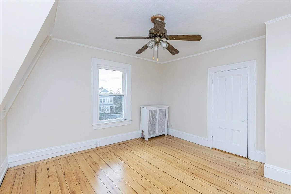 3 bed, 1 bath apartment for rent at 7 Lapham St Unit 7, Glenwood — photo 26 of 35