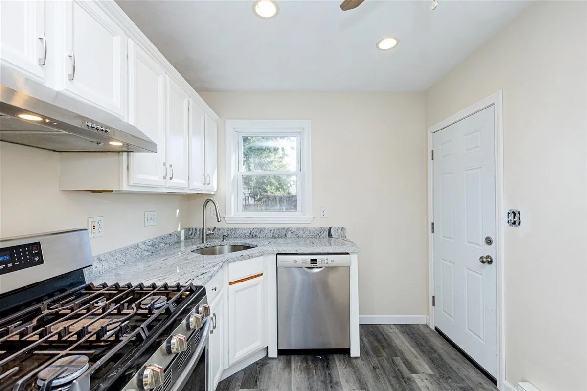 3 bed, 1 bath apartment for rent at 7 Lapham St Unit 7, Glenwood — photo 15 of 35