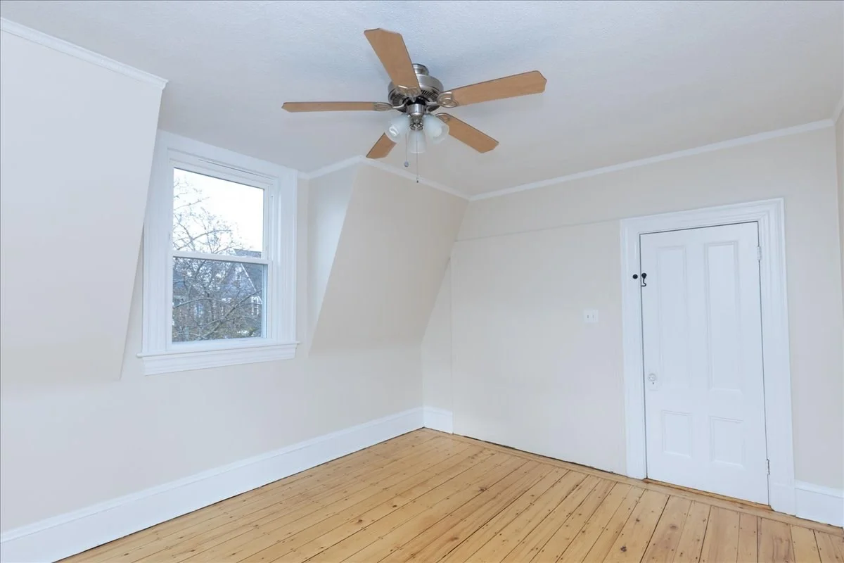 3 bed, 1 bath apartment for rent at 7 Lapham St Unit 7, Glenwood — photo 24 of 35