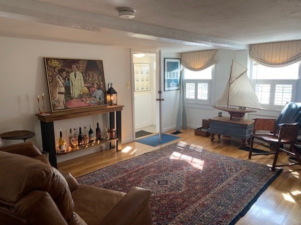 1 bed, 1 bath apartment for rent at 7 Lee St Unit 1, Marblehead — photo 2 of 10