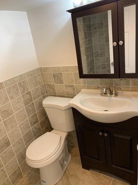 1 bed, 1 bath apartment for rent at 7 Lee St Unit 1, Marblehead — photo 6 of 10