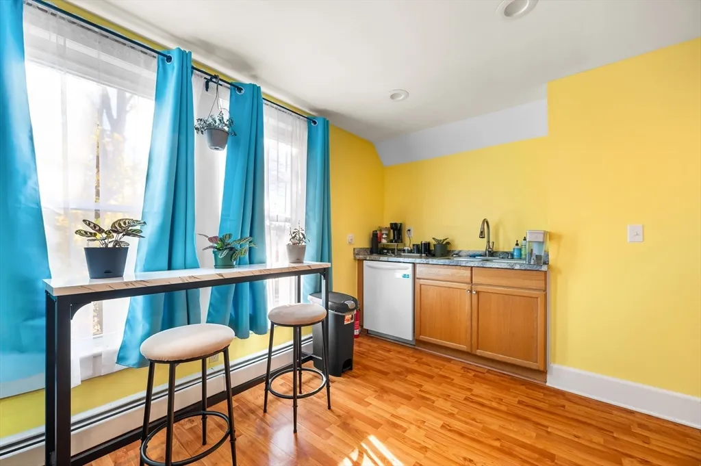 3 bed, 1 bath apartment for rent at 7 Leonard St Unit 2, Milford — photo 6 of 19