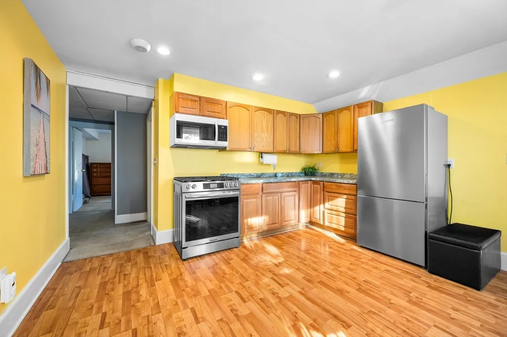 3 bed, 1 bath apartment for rent at 7 Leonard St Unit 2, Milford — photo 4 of 19