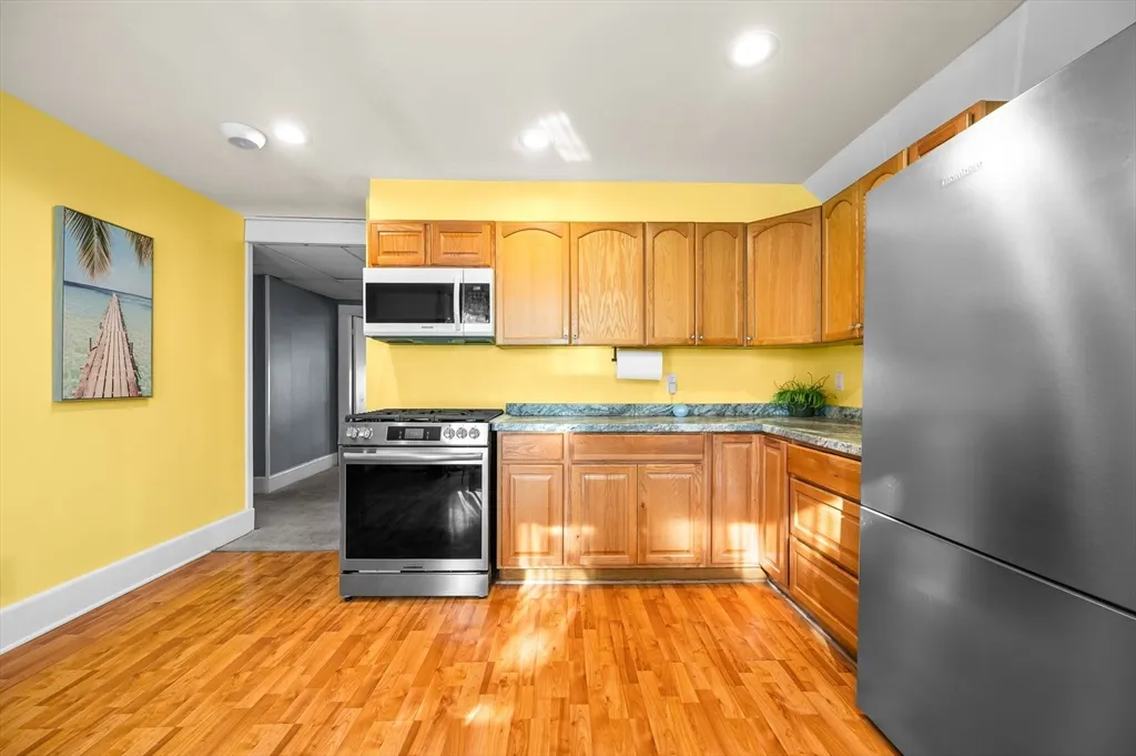 3 bed, 1 bath apartment for rent at 7 Leonard St Unit 2, Milford — photo 5 of 19