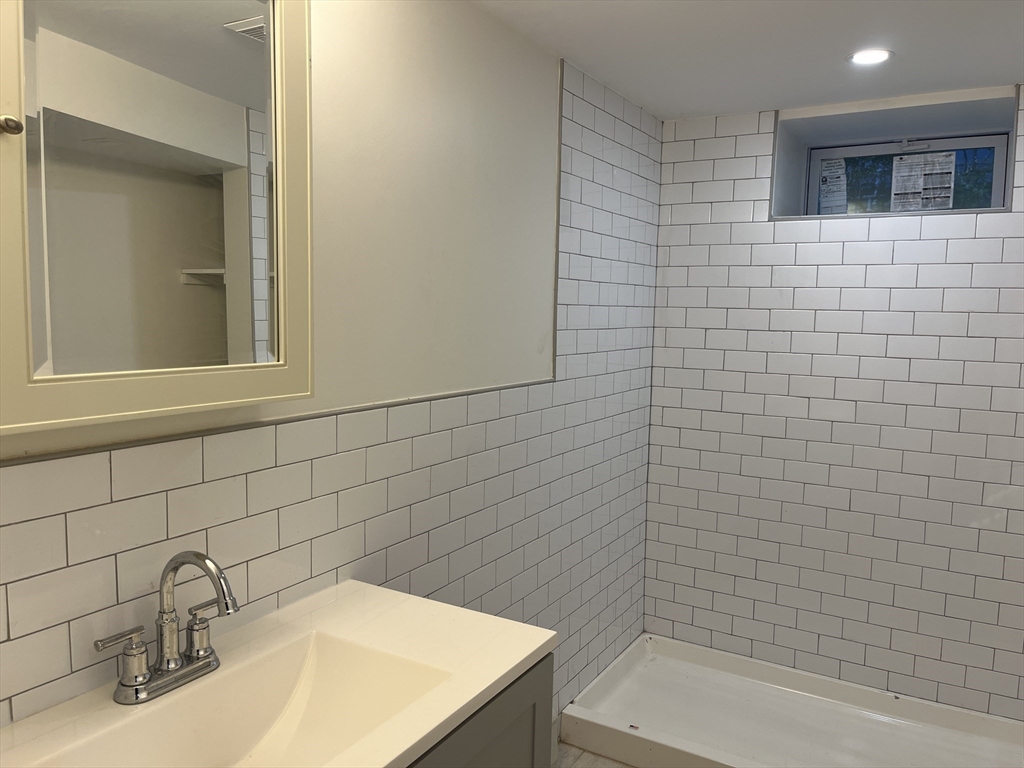 3 bed, 1 bath apartment for rent at 7 Lexington Ave Unit B, Hyde Park — photo 7 of 19