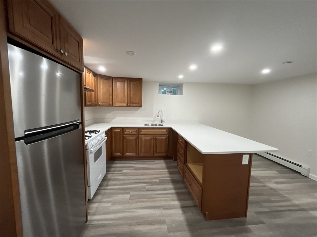 3 bed, 1 bath apartment for rent at 7 Lexington Ave Unit B, Hyde Park — photo 3 of 19