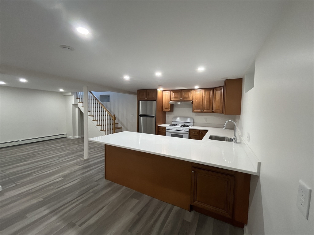 3 bed, 1 bath apartment for rent at 7 Lexington Ave Unit B, Hyde Park — photo 2 of 19