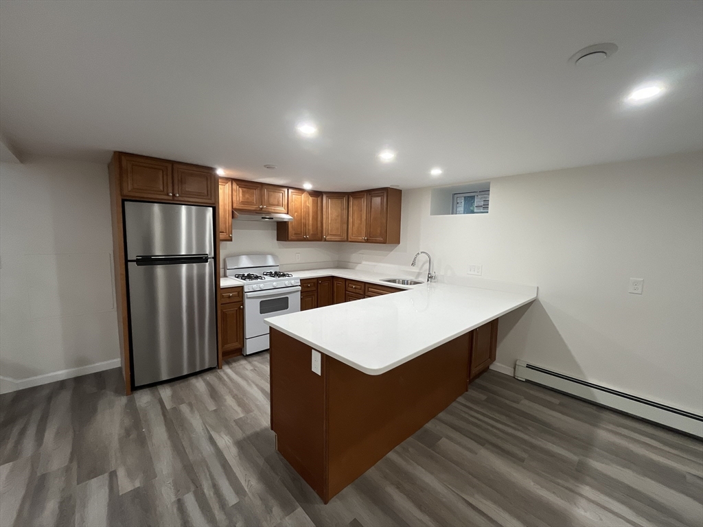 3 bed, 1 bath apartment for rent at 7 Lexington Ave Unit B, Hyde Park — photo 4 of 19