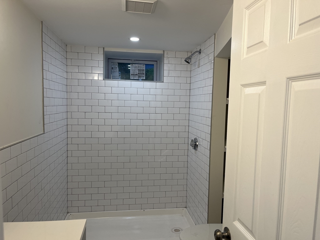3 bed, 1 bath apartment for rent at 7 Lexington Ave Unit B, Hyde Park — photo 8 of 19