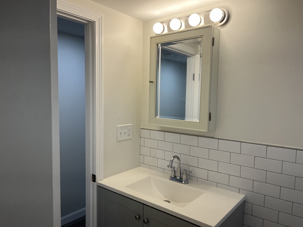 3 bed, 1 bath apartment for rent at 7 Lexington Ave Unit B, Hyde Park — photo 9 of 19