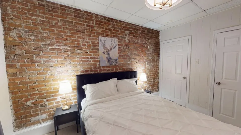 5 bed, 2 bath apartment for rent at 7 Linden St Unit 1, Allston — photo 2 of 12