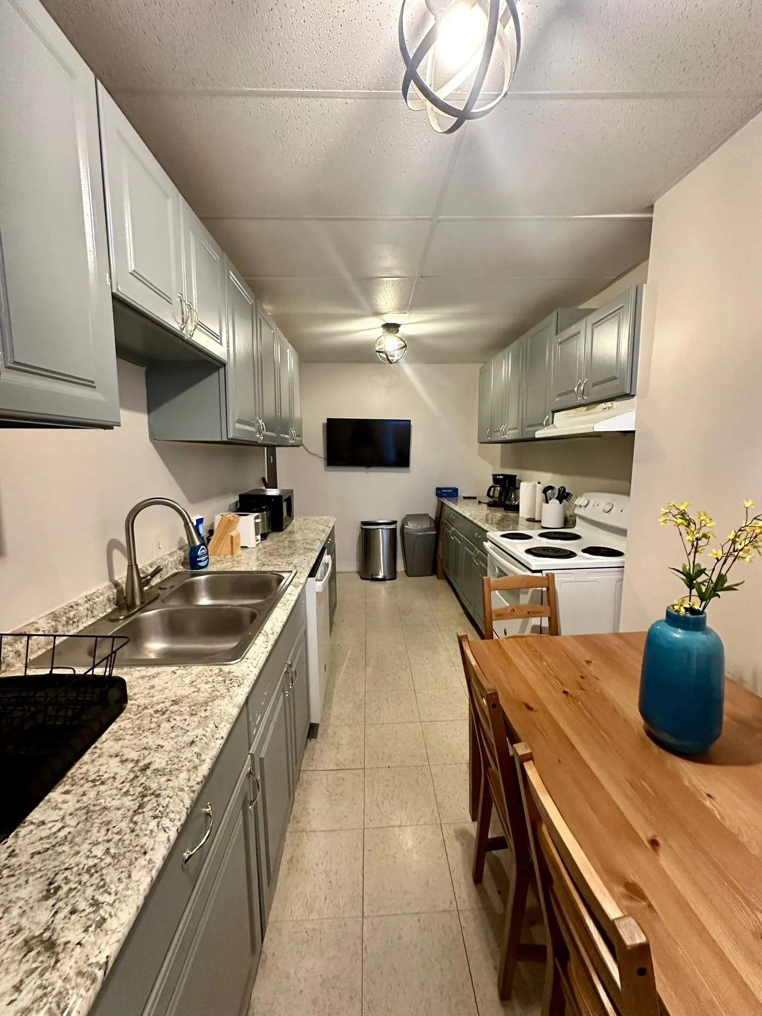 4 bed, 1 bath apartment for rent at 7 Linden St Unit 4, Allston — photo 7 of 11