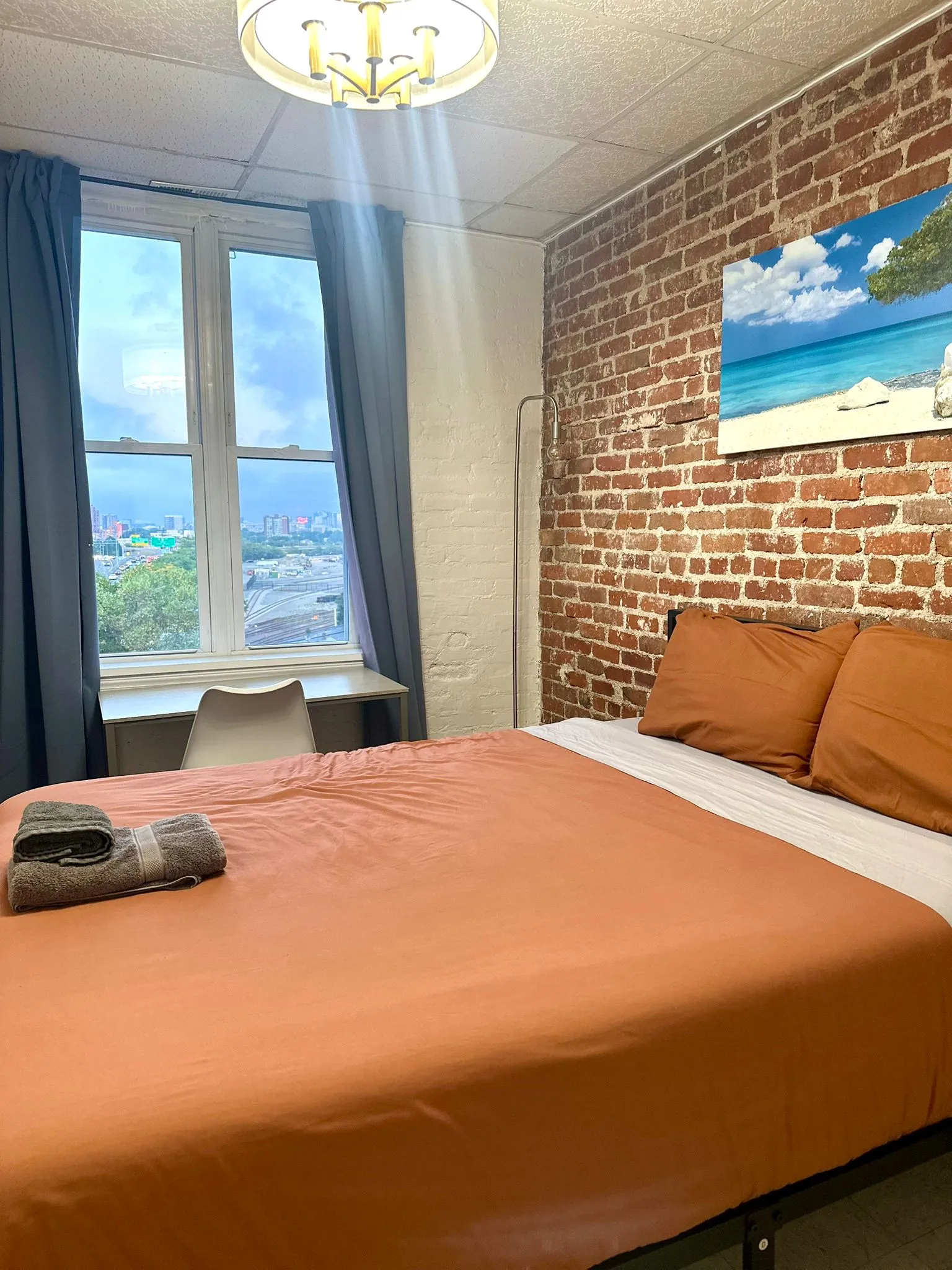 4 bed, 1 bath apartment for rent at 7 Linden St Unit 4, Allston — photo 8 of 11