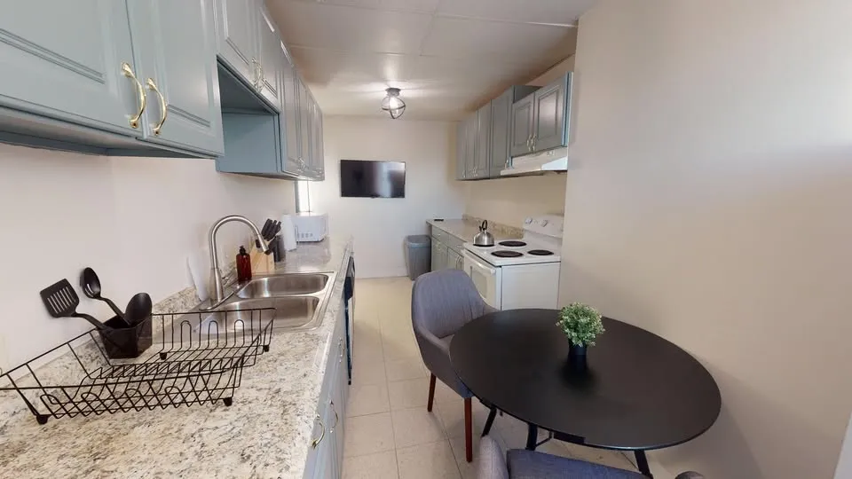 4 bed, 1 bath apartment for rent at 7 Linden St Unit 4, Allston — photo 6 of 11