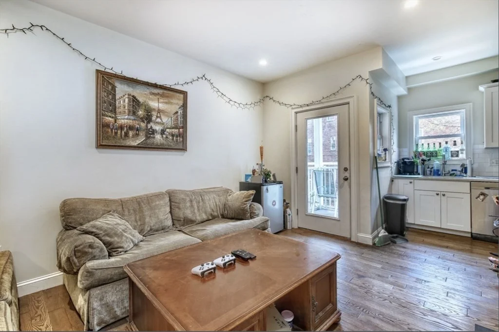 5 bed, 2 bath apartment for rent at 7 Loring St Unit 1, South Boston — photo 3 of 16