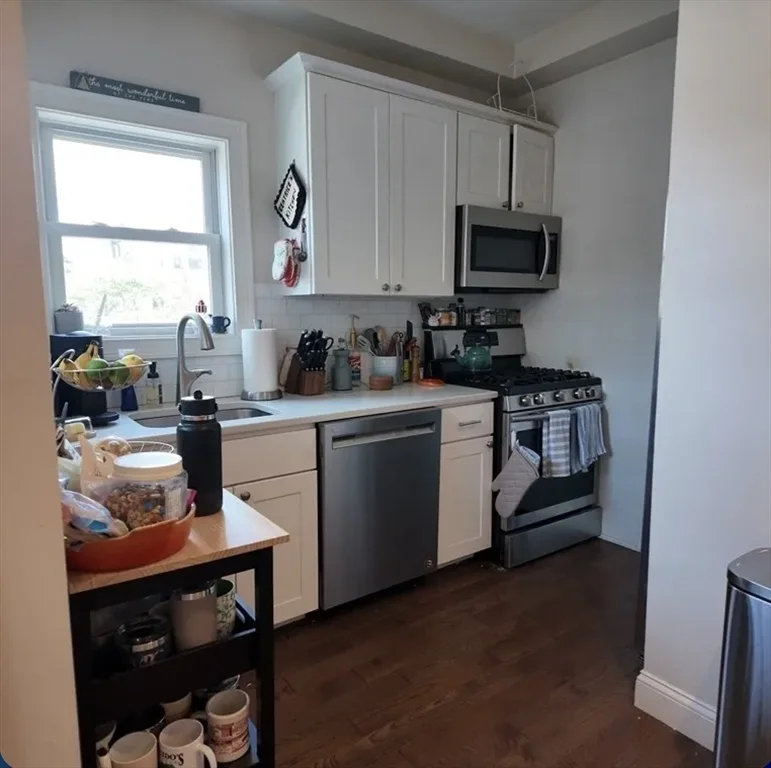 4 bed, 1 bath apartment for rent at 7 Loring St Unit 2, South Boston — photo 2 of 11