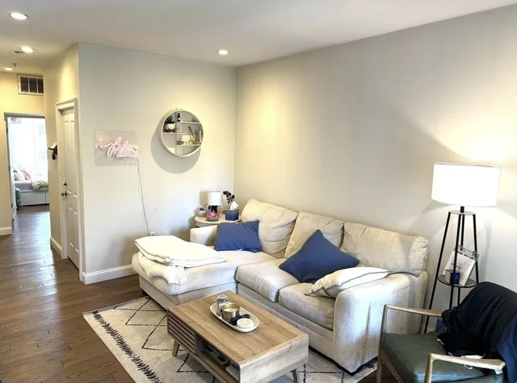 4 bed, 1 bath apartment for rent at 7 Loring St Unit 2, South Boston