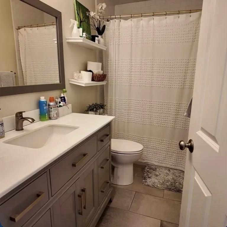 4 bed, 1 bath apartment for rent at 7 Loring St Unit 2, South Boston — photo 6 of 11
