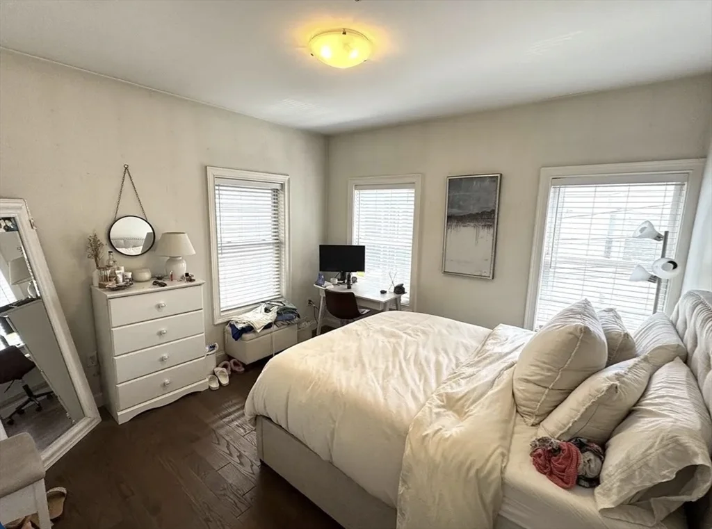 4 bed, 1 bath apartment for rent at 7 Loring St Unit 2, South Boston — photo 4 of 11