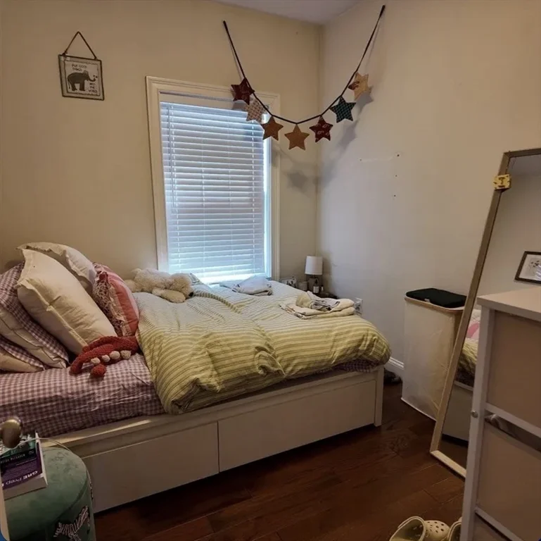 4 bed, 1 bath apartment for rent at 7 Loring St Unit 2, South Boston — photo 7 of 11