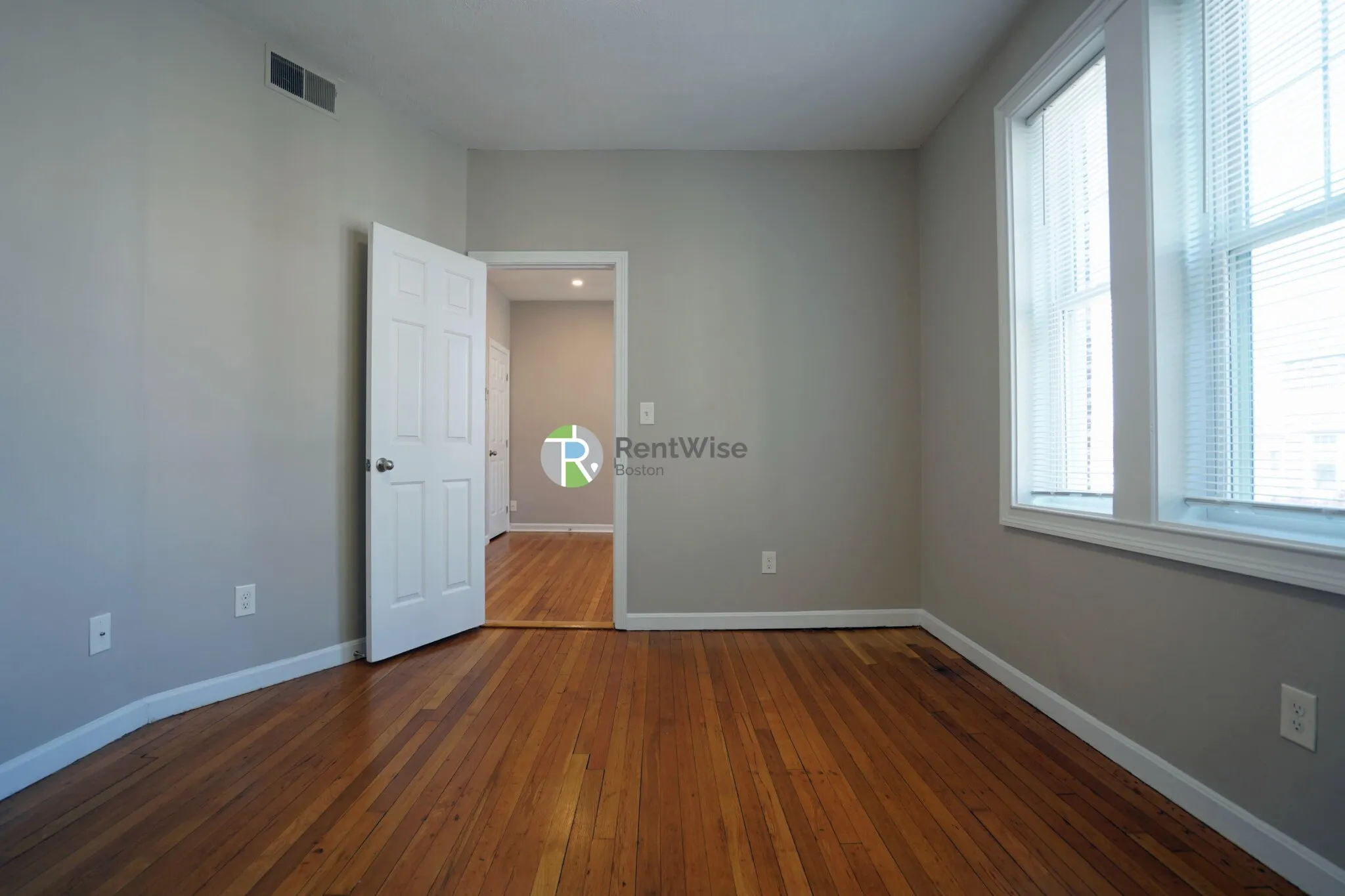 3 bed, 1 bath apartment for rent at 7 Lorraine Ter Unit 2, Brighton — photo 4 of 22