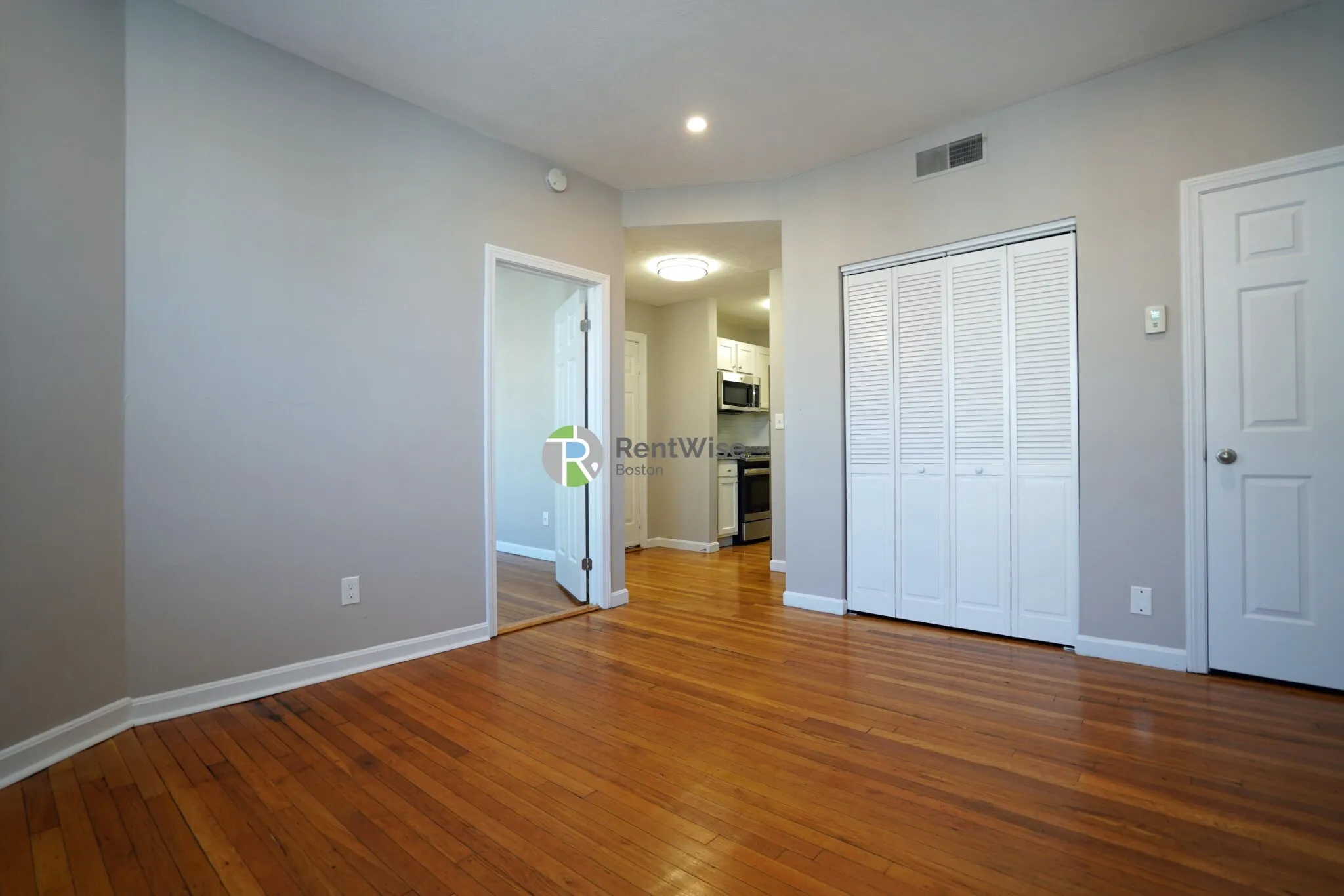 3 bed, 1 bath apartment for rent at 7 Lorraine Ter Unit 2, Brighton — photo 2 of 22