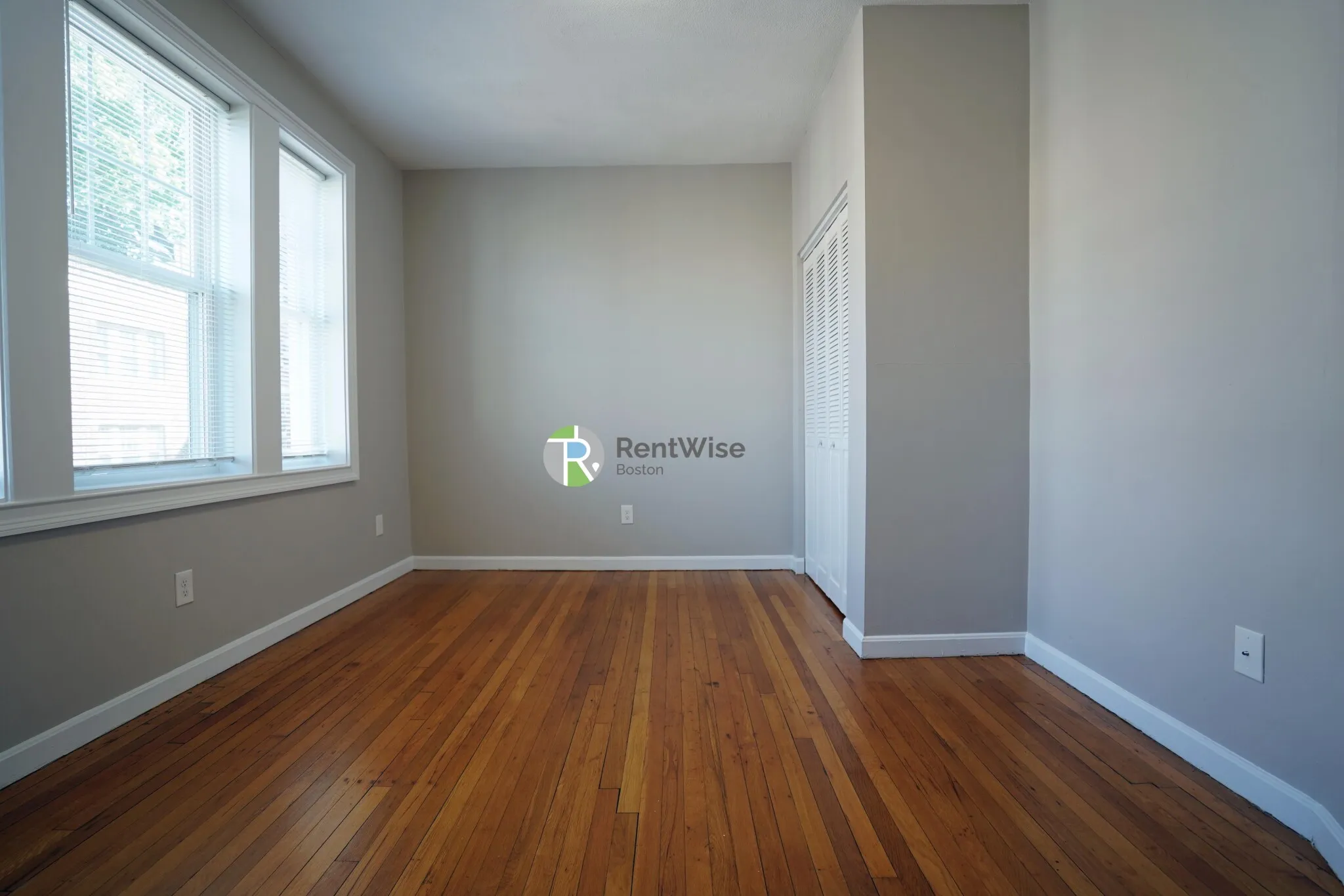 3 bed, 1 bath apartment for rent at 7 Lorraine Ter Unit 2, Brighton — photo 3 of 22