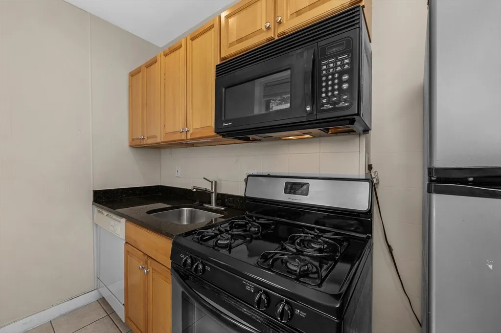 2 bed, 1 bath apartment for rent at 7 Lothian Rd Unit 3, Brighton — photo 6 of 14