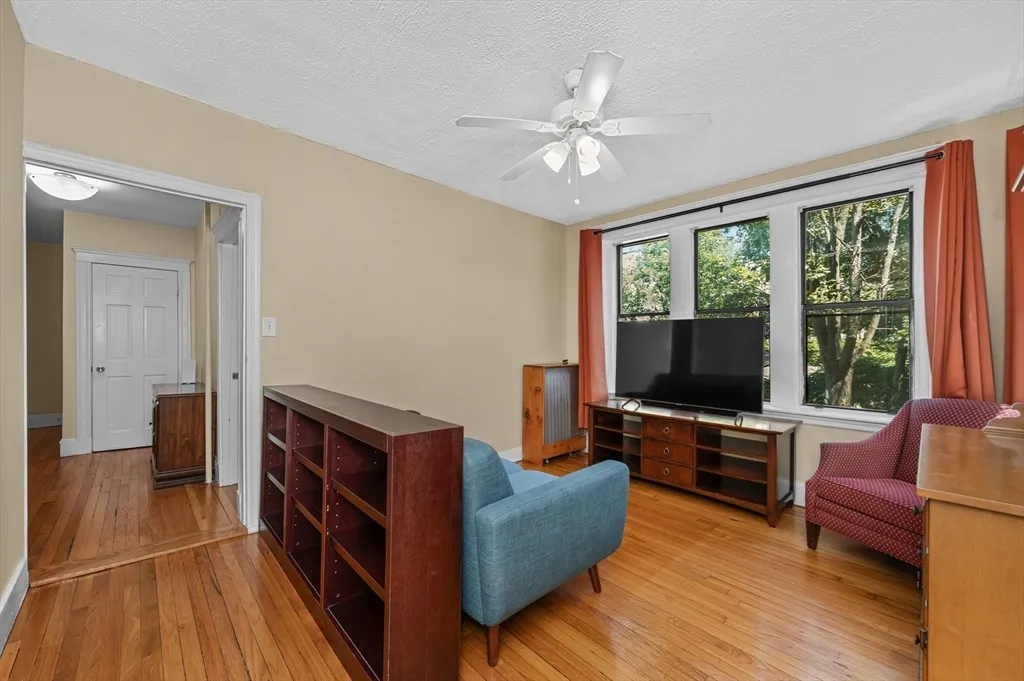 2 bed, 1 bath apartment for rent at 7 Lothian Rd Unit 3, Brighton — photo 2 of 14