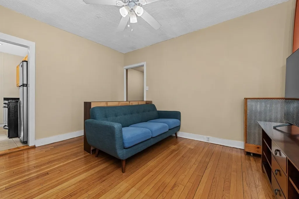 2 bed, 1 bath apartment for rent at 7 Lothian Rd Unit 3, Brighton — photo 4 of 14